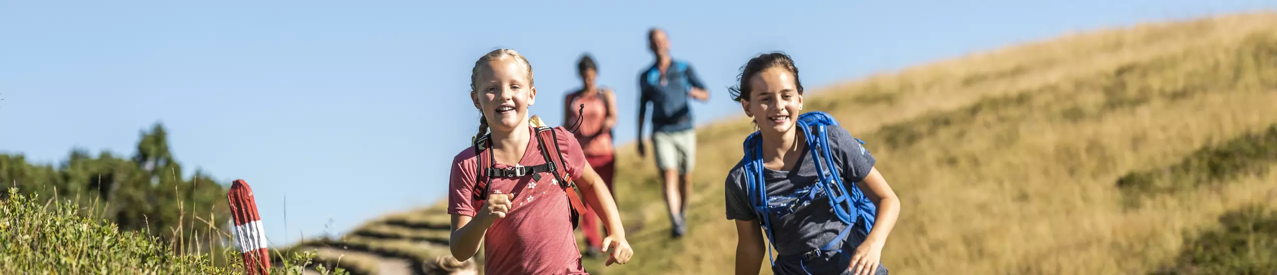 Kids beim Wandern in Flachau im Salzburger Land