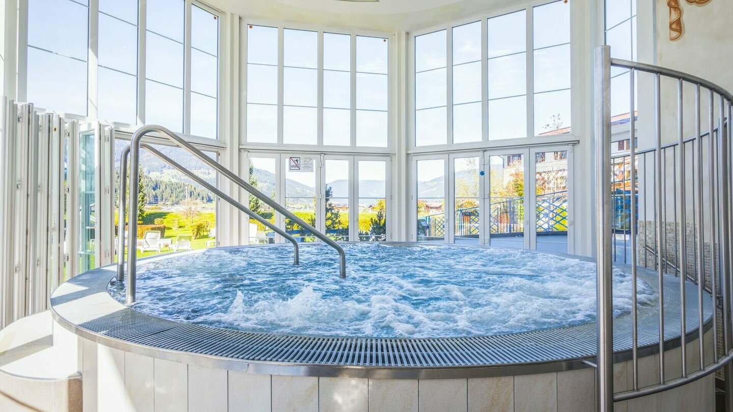 Whirlpool im Schlosshotel Lacknerhof in Flachau