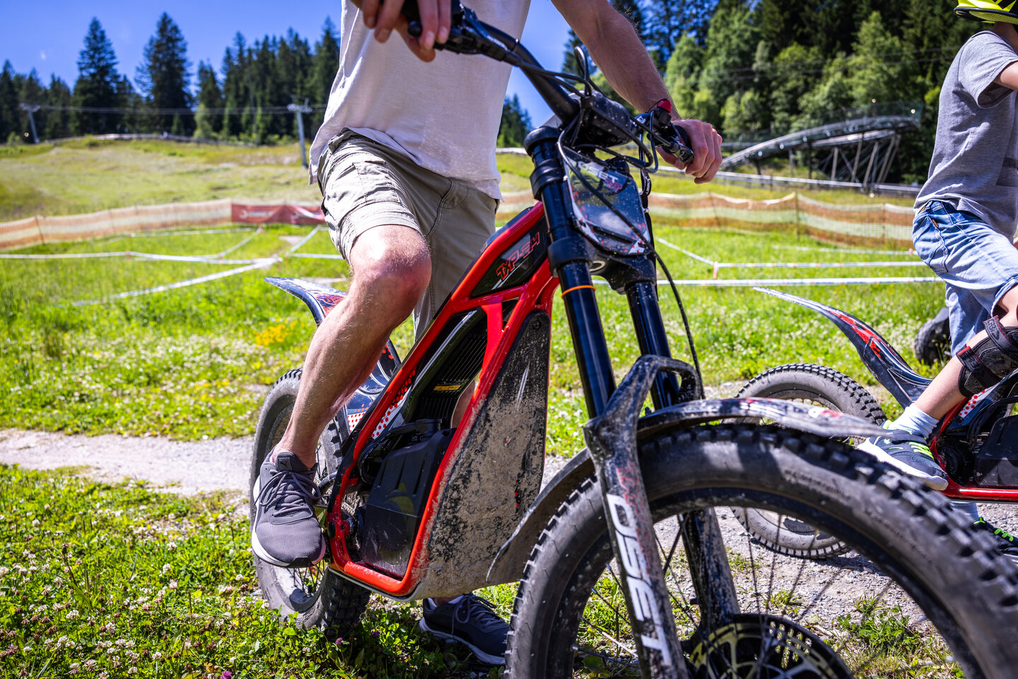 E-Trail fahren im Freizeitpark in Flachau